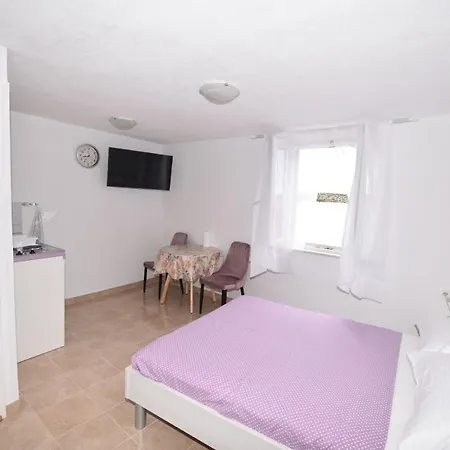 Mihaela Apartment